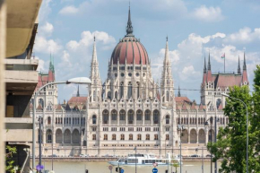 Bright Studio with Parliament view, Free Parking Budapest